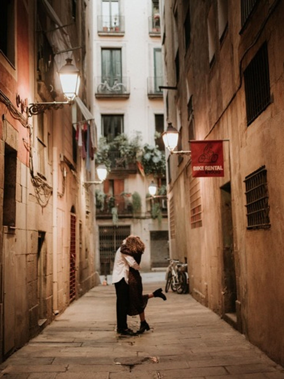 Couple eloping in the Gothic Quarter — Agape Weddings Barcelona