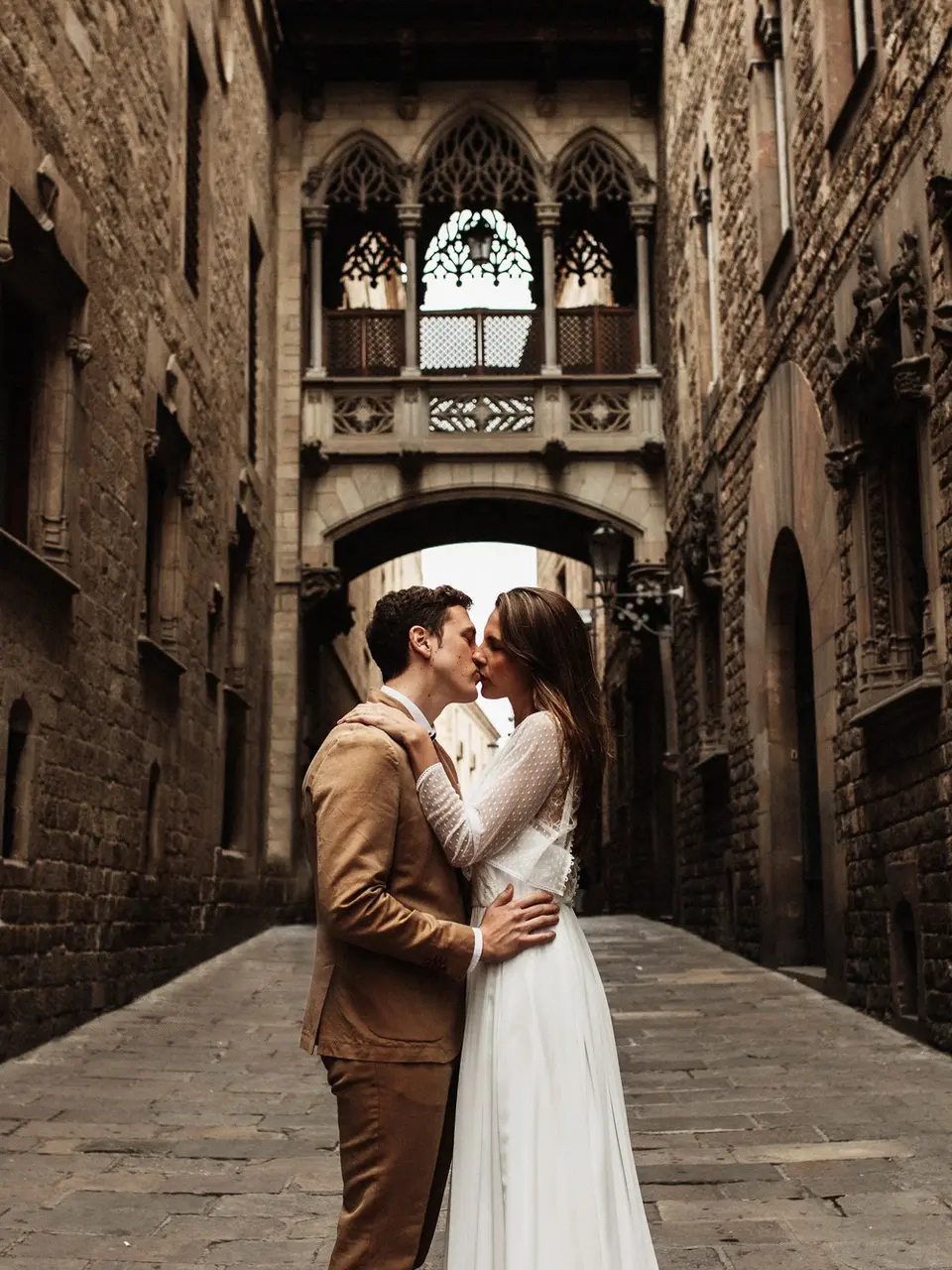 Elopement ceremony in Barcelona Gothic Quarter — Agape Weddings
