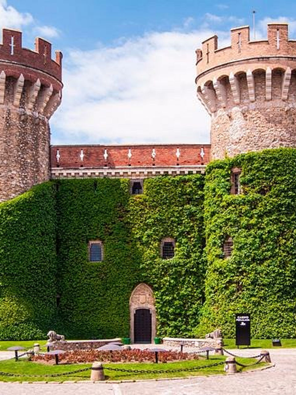 Castle wedding near Barcelona — Agape Weddings Catalonia