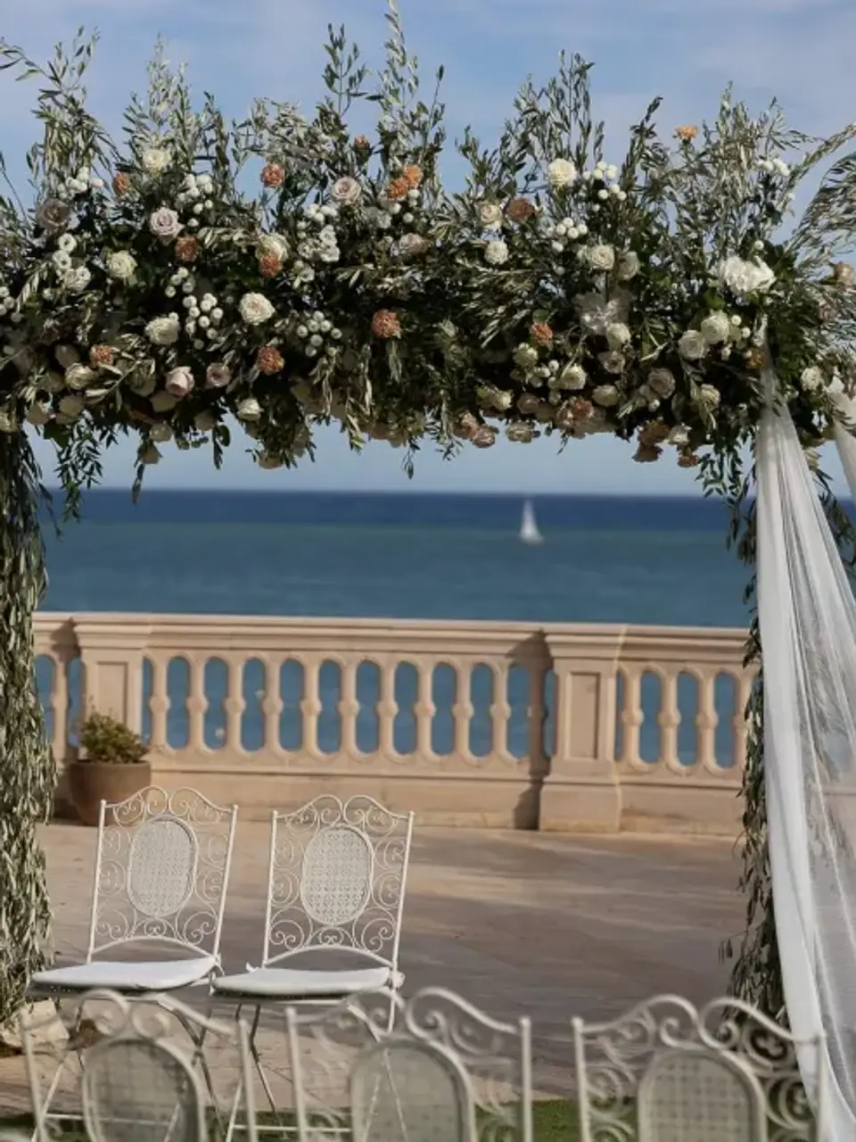 Wedding altar decoration at Xalet del Nin — Agape Weddings