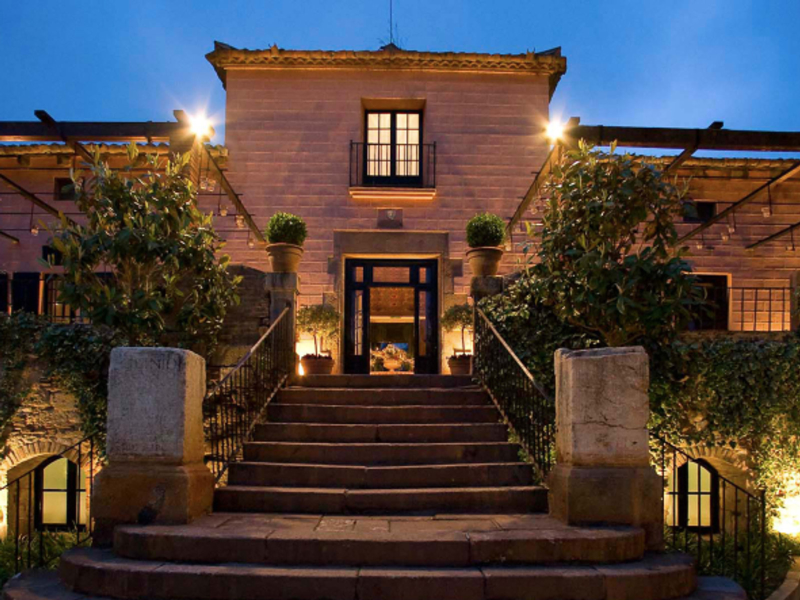 Rustic countryside wedding venue near Barcelona with elegant gardens and outdoor ceremony space