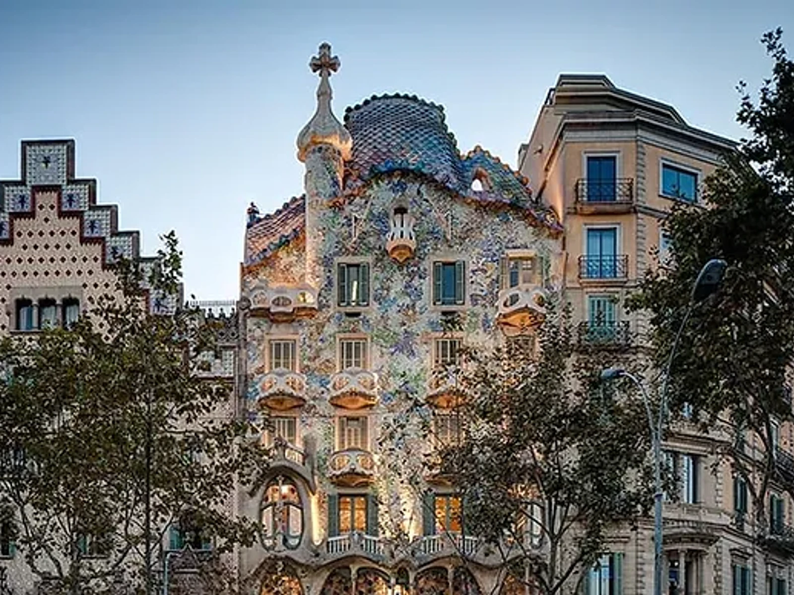Luxury wedding celebration in Barcelona with elegant ceremony details and floral arrangements