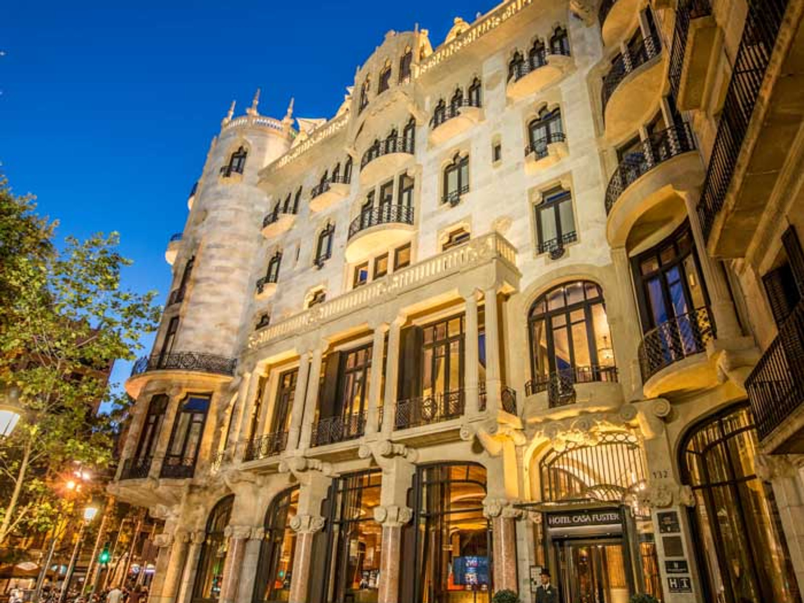 Romantic proposal setting in Barcelona with luxury wedding ambiance and elegant details
