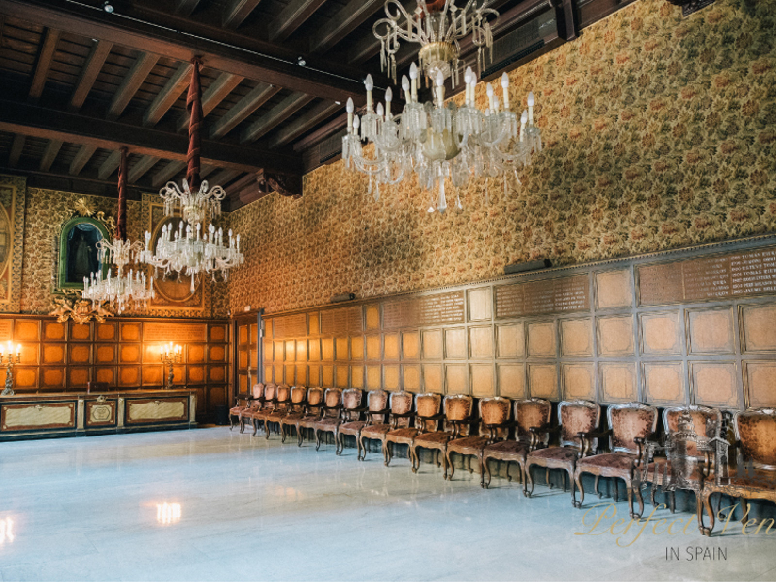Luxury wedding reception venue in Barcelona with elegant indoor setting and refined décor