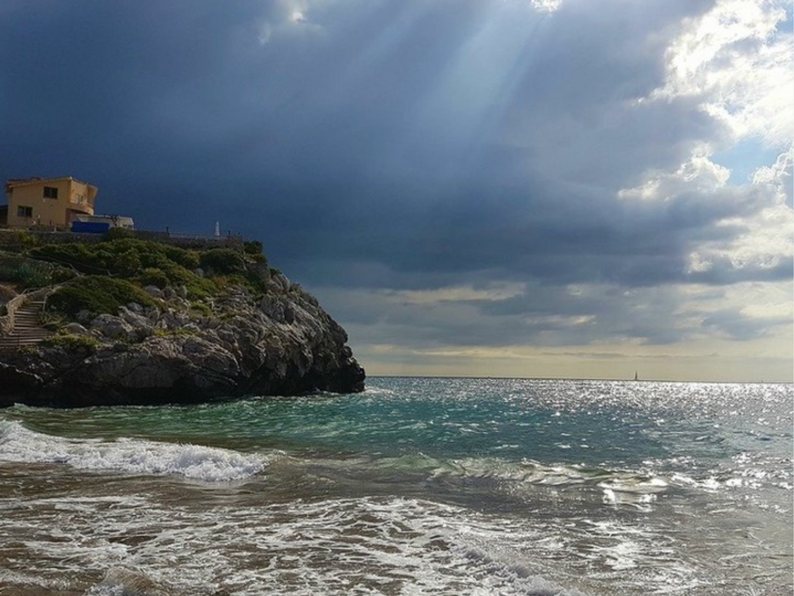 Top 5 Beach Spots to Propose in Barcelona : Bogatel Beach