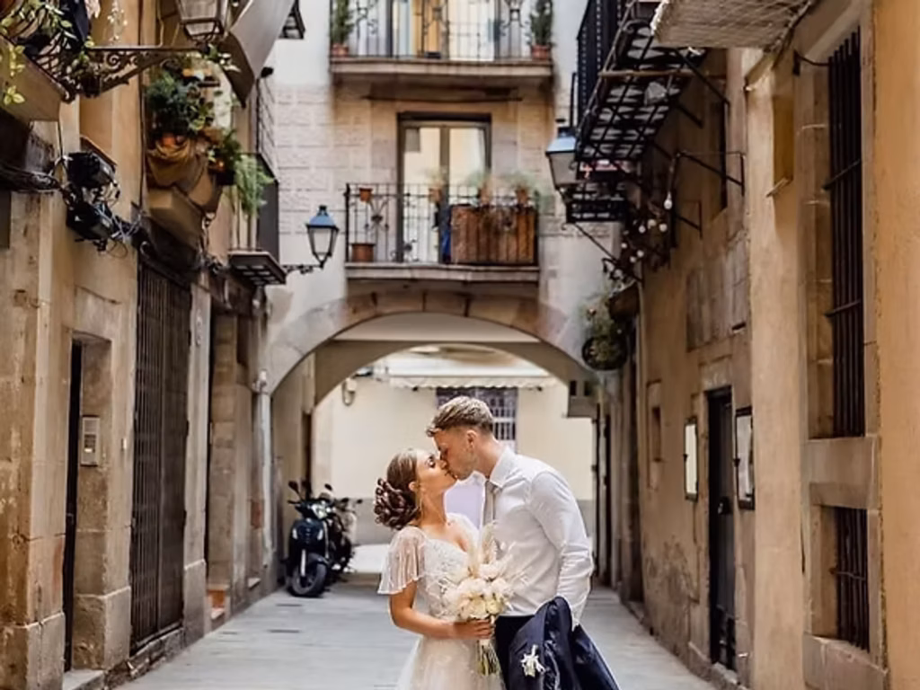 Why You Should Consider a Weekday Wedding in Barcelona