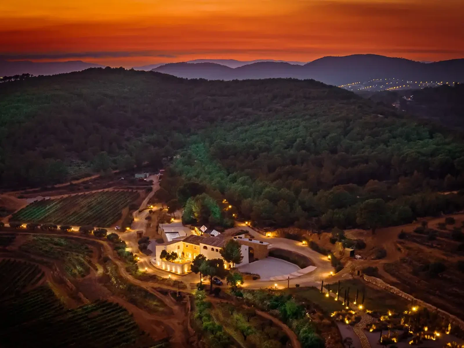 The Best Wedding Venues with Accommodation Near Barcelona : Mas Cabellut