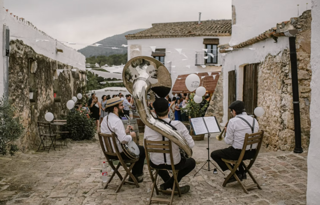 Wedding ceremony at Can Ramonet masia near Sitges Barcelona — Photo © Natalia Eiris